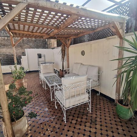 Riad Avec Terrasse Privee Et Piscine Partagee A 300M Fez Bagian luar foto